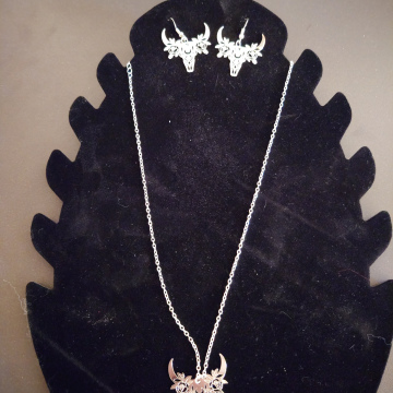 Parure tête de taureau 